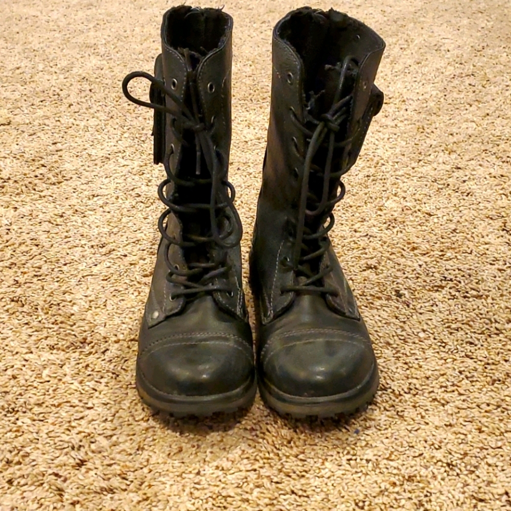 Women's lace up small heeled boots